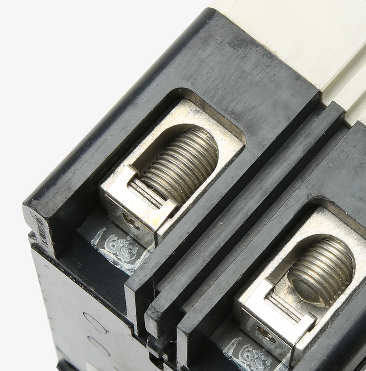 ED2200L | Eaton Cutler-Hammer 200A 2-Pole Molded Case Circuit Breaker, 65kA, Series C