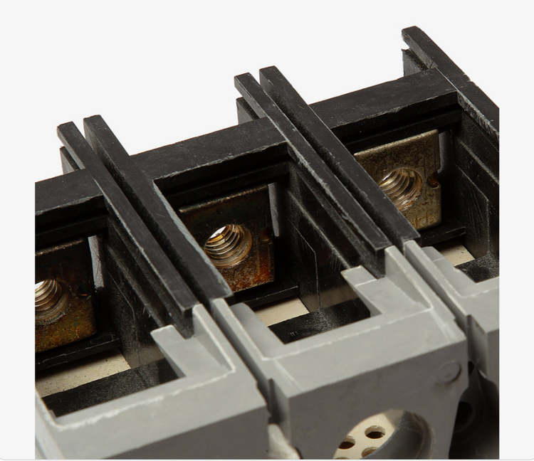 Siemens HFXD63B225 225 Ampere Three-Pole Molded Case Circuit Breaker