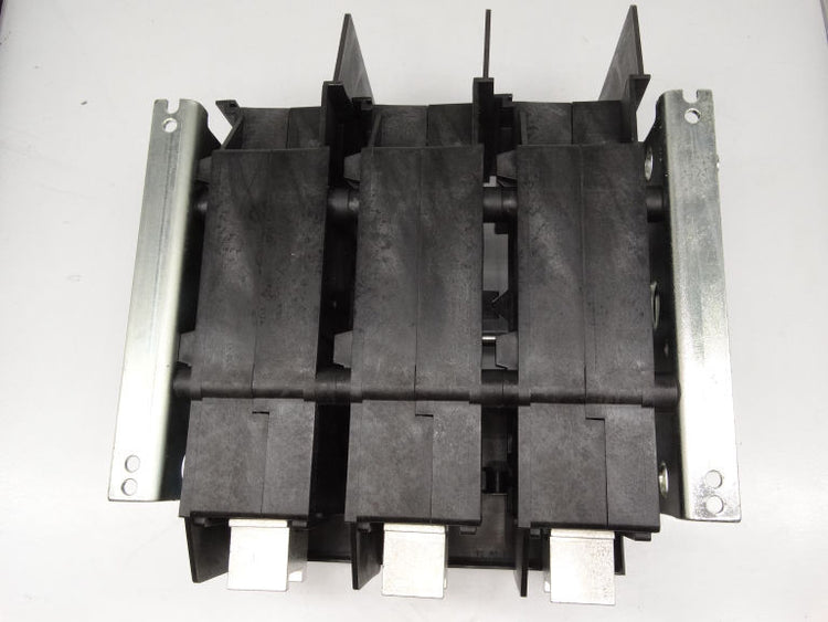 Siemens MCS620R 200A 3-Pole Non-Fusible Disconnect Switch 600VAC Panel Mount
