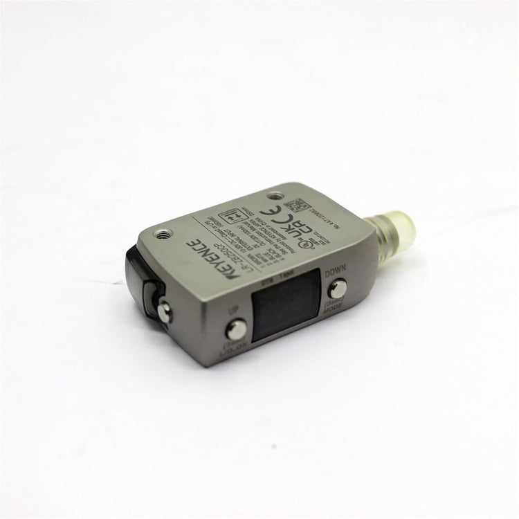 KEYENCE LR-ZB250CP CMOS Laser Sensor with 250 mm Detection Range and PNP Output