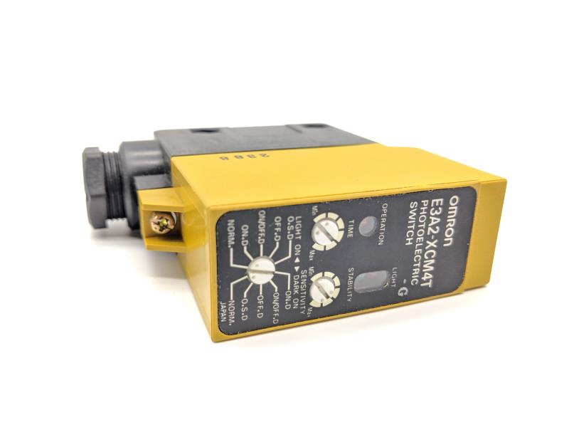 E3A2-XCM4T | Omron Fiber-Optic Photoelectric Sensor, Red LED, Light/Dark-ON