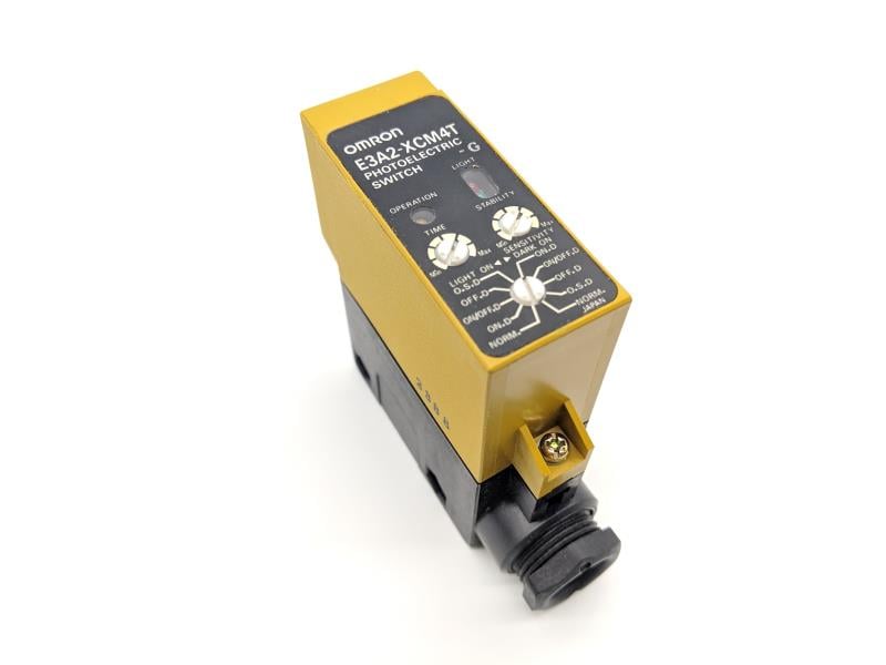E3A2-XCM4T | Omron Fiber-Optic Photoelectric Sensor, Red LED, Light/Dark-ON
