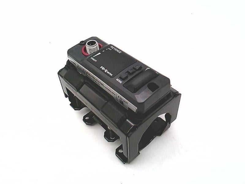 FD-Q32C | Keyence Clamp-On Flow Sensor 1″/1¼″ Pipe 200–300 L/min 20–30 VDC M12 4-Pin