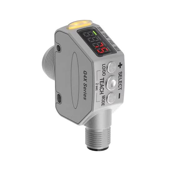 Banner Engineering Q4XTKLAF600-Q8 600mm Rugged Laser Distance Sensor