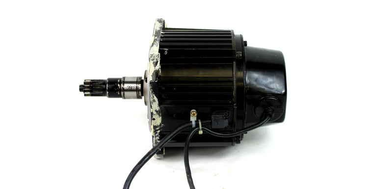 Yaskawa SGMDH-12A2A-YR13 1.15 kW AC Servo Motor for Motoman Robotics