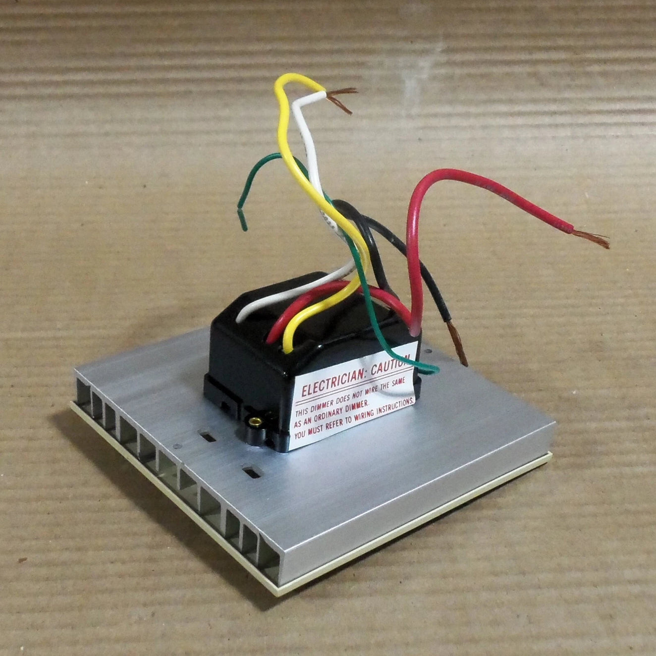 NF-10-277-IV | Lutron Nova Slide Fluorescent Dimmer 277VAC 1000W Ivory