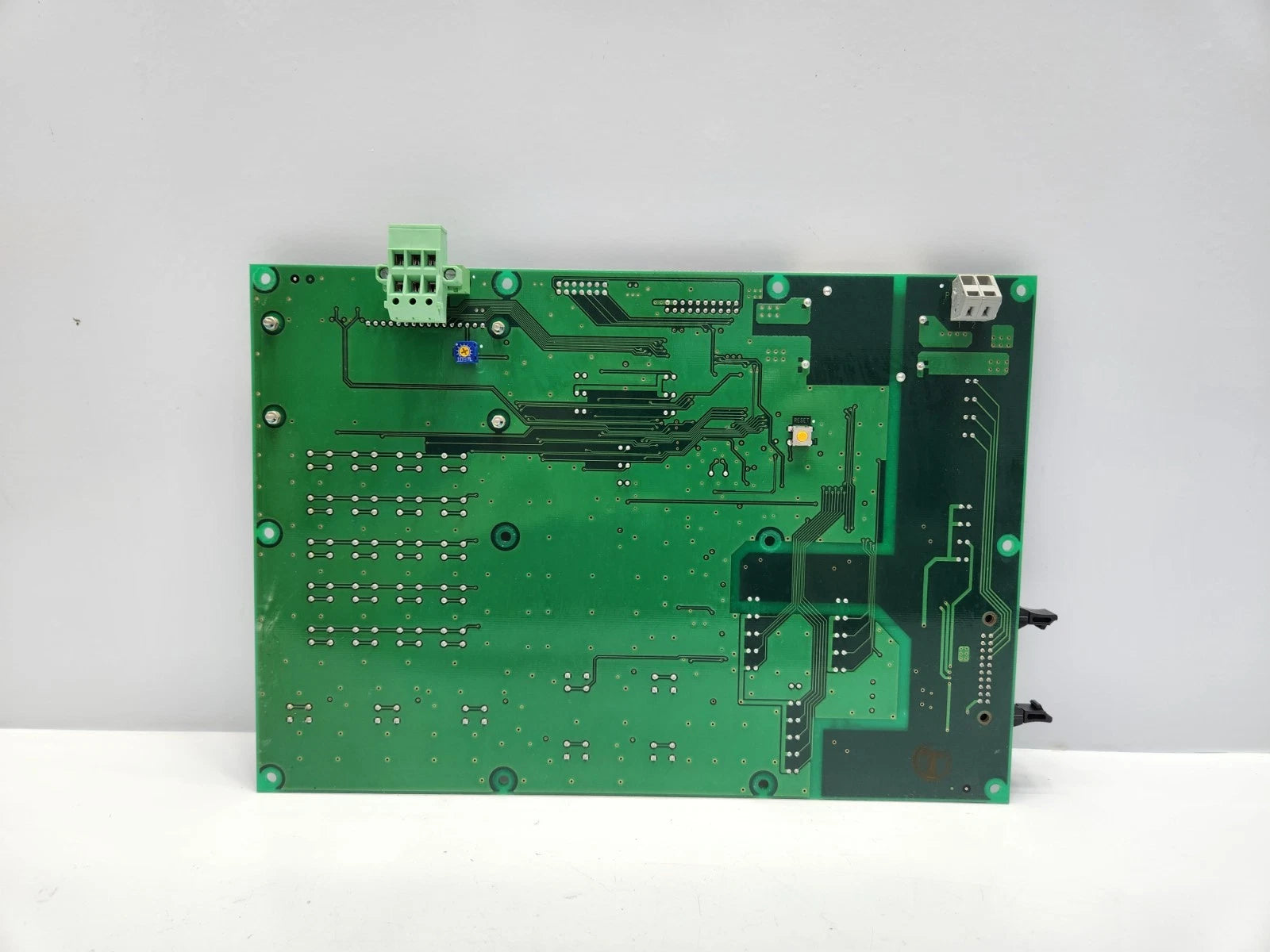 Distech Controls ECL-203 14-Point LONWORKS Programmable HVAC Controller