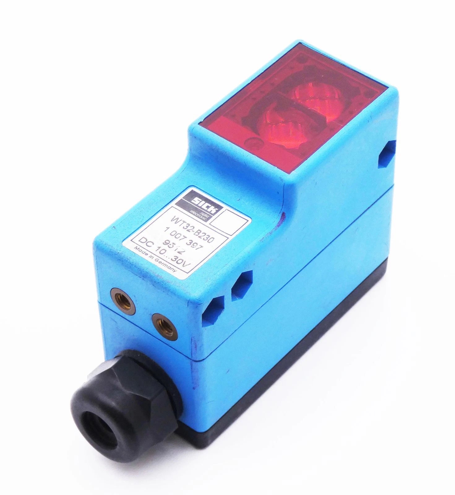 WT32-B230 | SICK Photoelectric Proximity Sensor, 100–2000 mm Range