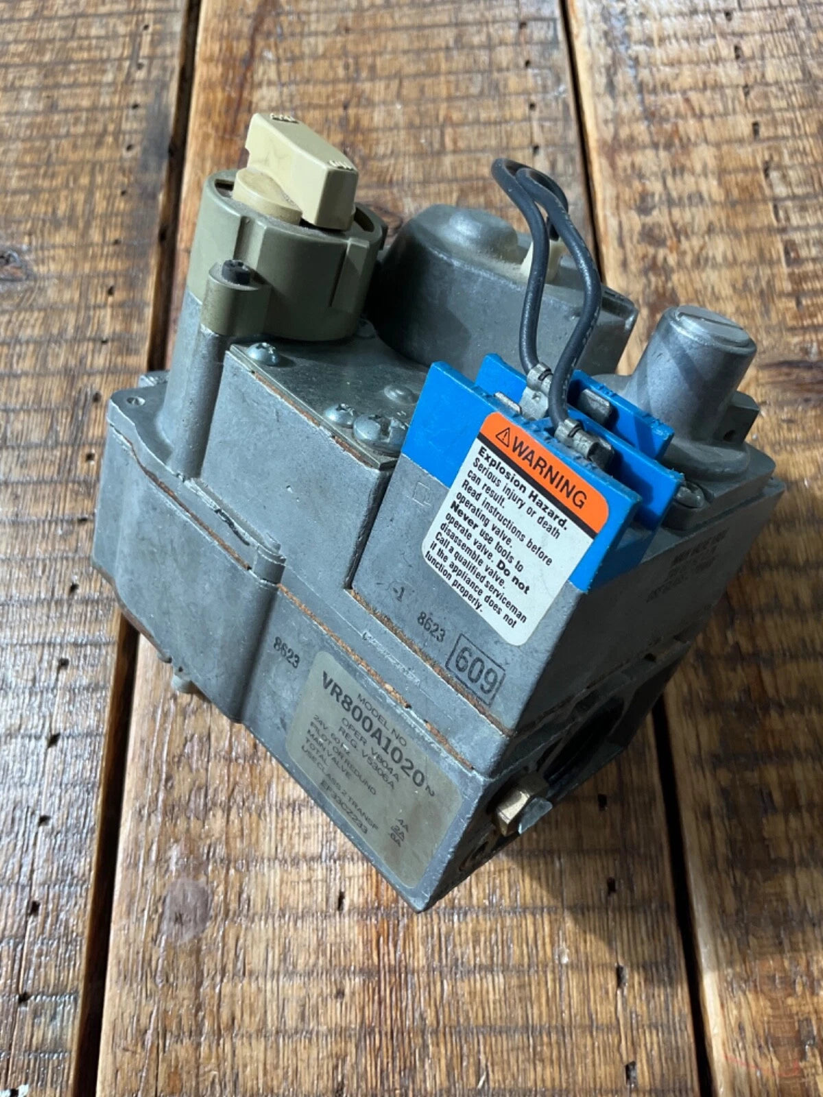 VR800A1020 | Honeywell Combination Gas Control Valve for Residential Heating Systems