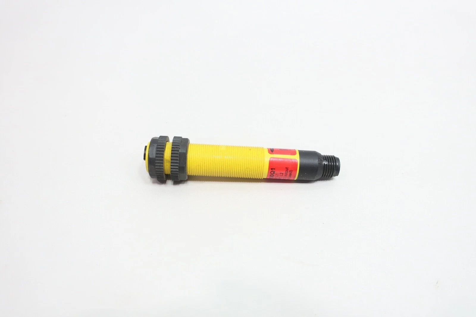 S18AW3FF100Q1 | Banner EZ-BEAM S18 Fixed Field Sensor, 100 mm, 20–250 VAC