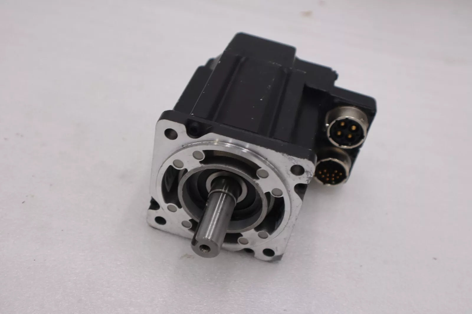 MPL-B310P-MJ22AA | Allen-Bradley Brushless Servo Motor 460V