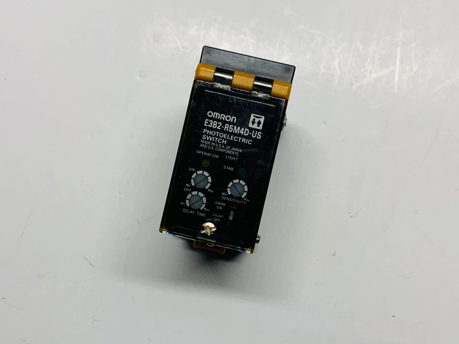 E3B2-R5M4D-US | Omron Photoelectric Switch with Timer Function
