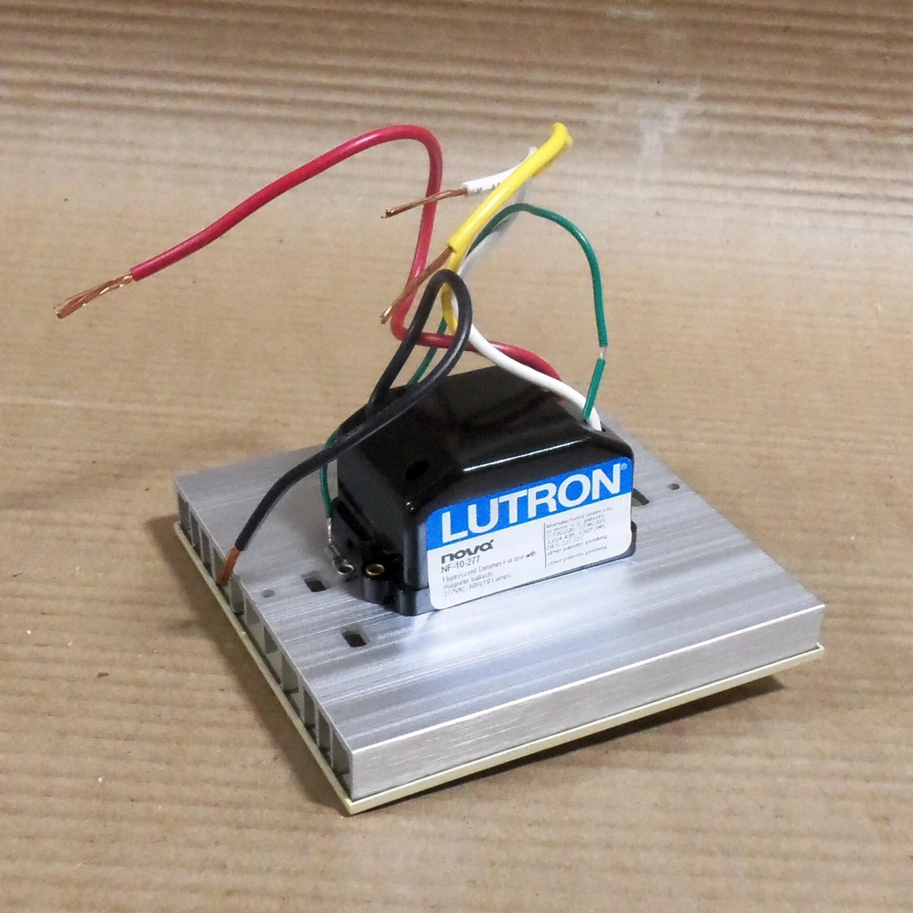 NF-10-277-IV | Lutron Nova Slide Fluorescent Dimmer 277VAC 1000W Ivory