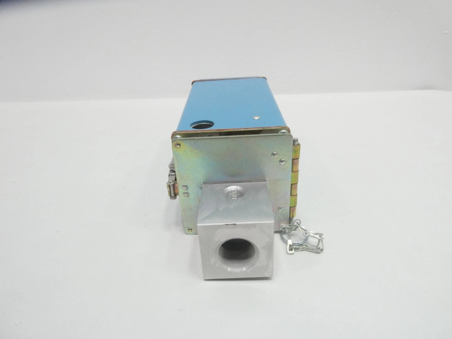 C7076A1007 | Honeywell Ultraviolet Flame Sensor for Industrial Burner Safety Systems