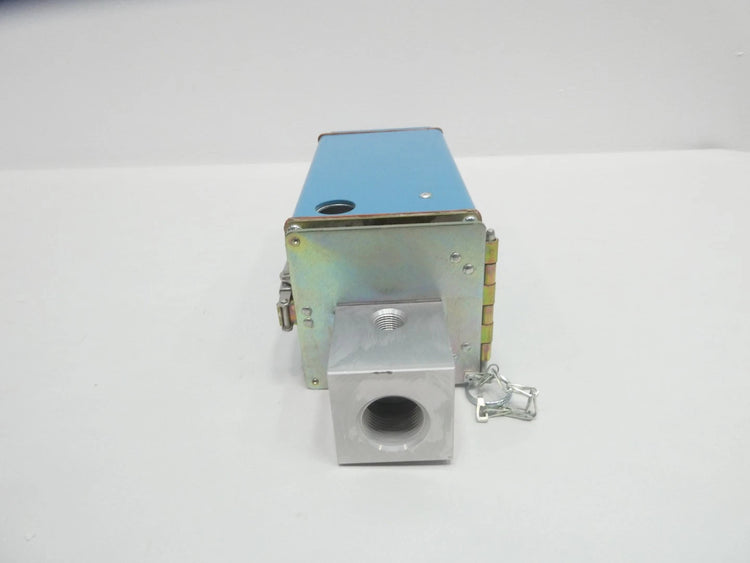 C7076A1007 | Honeywell Ultraviolet Flame Sensor for Industrial Burner Safety Systems