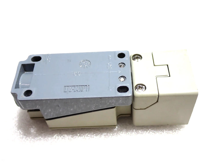 E2Q2-N15Y4-U | Omron E2Q2 Series Inductive Proximity Sensor 15 mm 20–253 VAC IP67