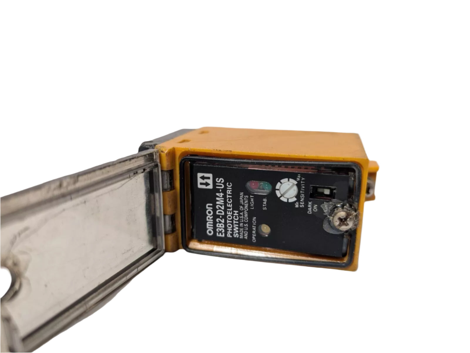 E3B2-D2M4-US | Omron Photoelectric Sensor