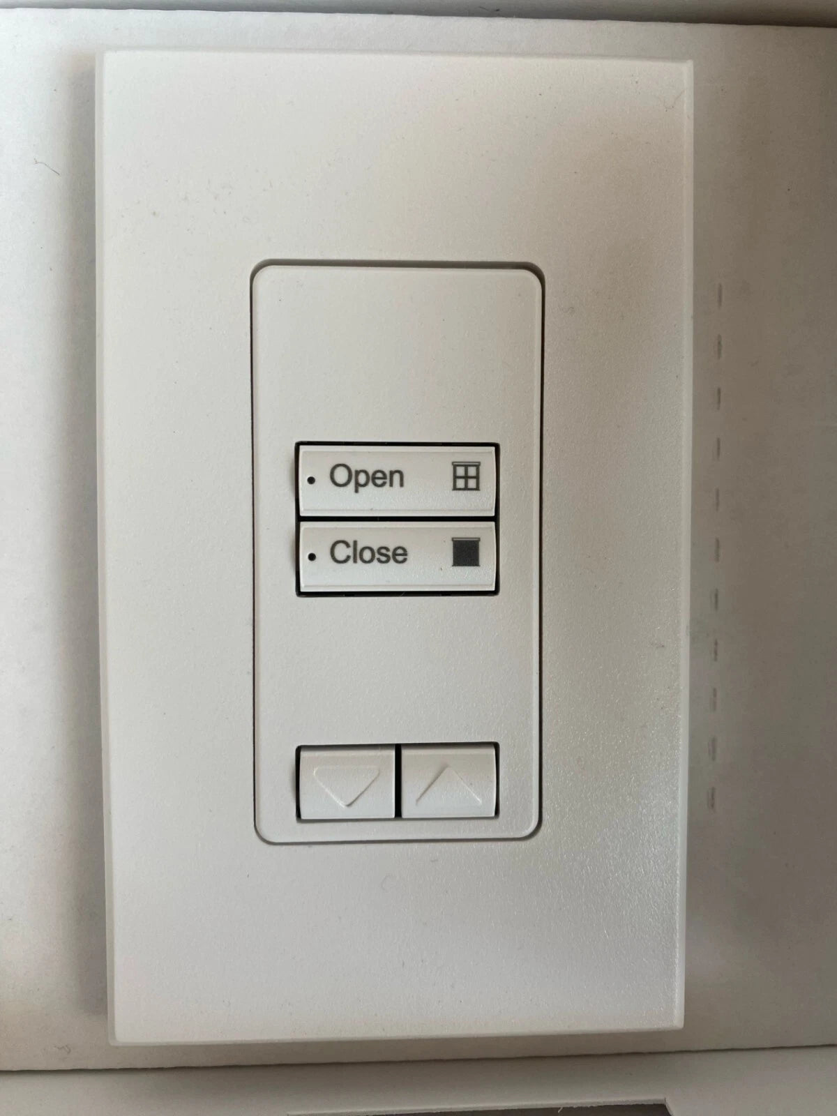 QSWS2-2BRLI-WH | Lutron QS 2-Button Raise/Lower Wallstation White