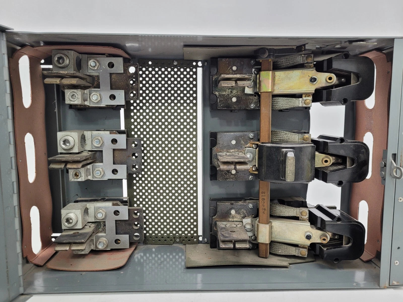 Federal Pacific QMQB-4036 400A 600V Three-Pole Fusible Panelboard Switch for Industrial Power Distribution