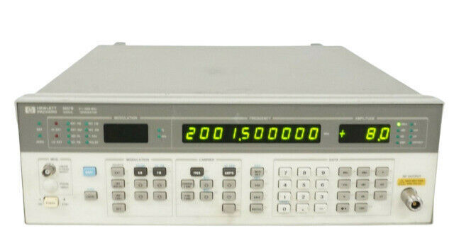 8657B | Hewlett Packard Synthesized Signal Generator, 100 kHz to 2060 MHz