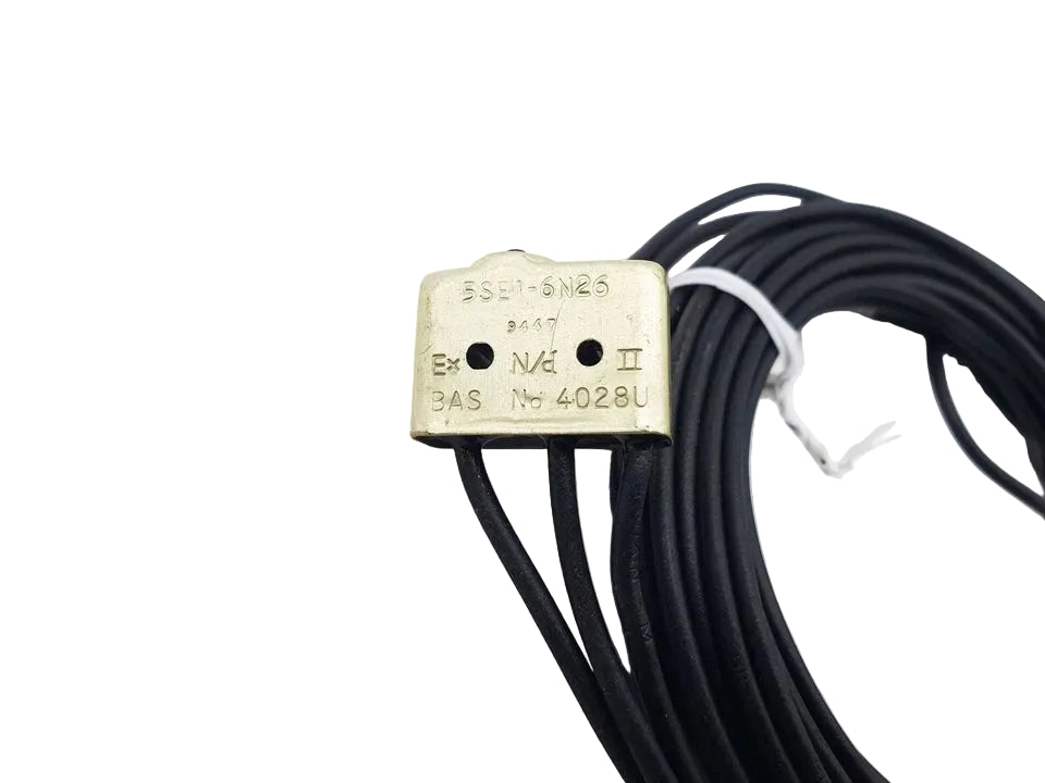 5SE1-6N26 | Honeywell LS Series SPDT Snap Action Plunger Switch 5A 250VAC